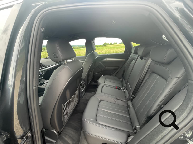 NP TESTING AUDI Q5 SPORTBACK NEARLY PERFECT RÜCKSITZBANK