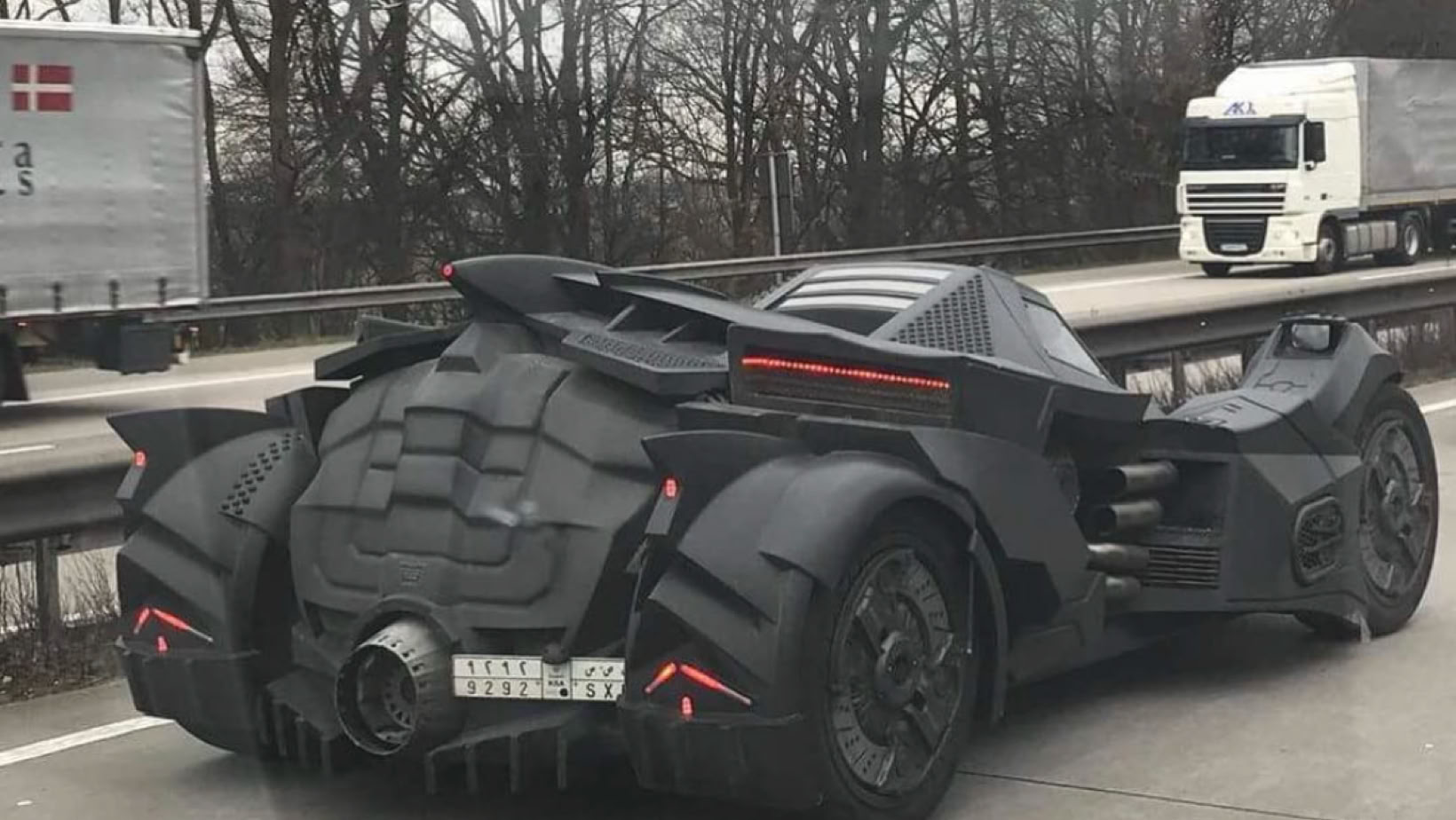 NPNEARLYPERFECT_NPKURIOSES_LAMBORGHINI_GALLARDO_BATMOBIL_STEALTHFIGHTER