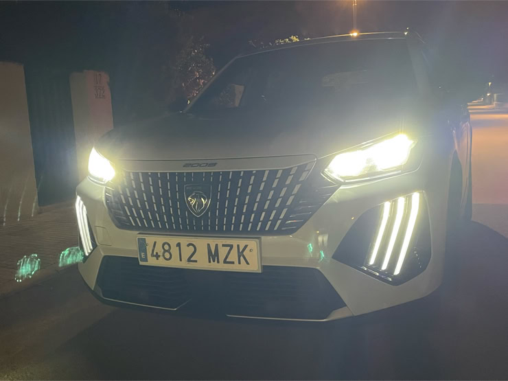 NP PEUGEOT 2008 NP PROFI LUPE NEARLY PERFECT