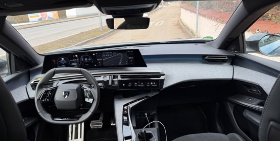 NP PEUGEOT-E3008GT  IM TEST BEI NEARLY PERFECT