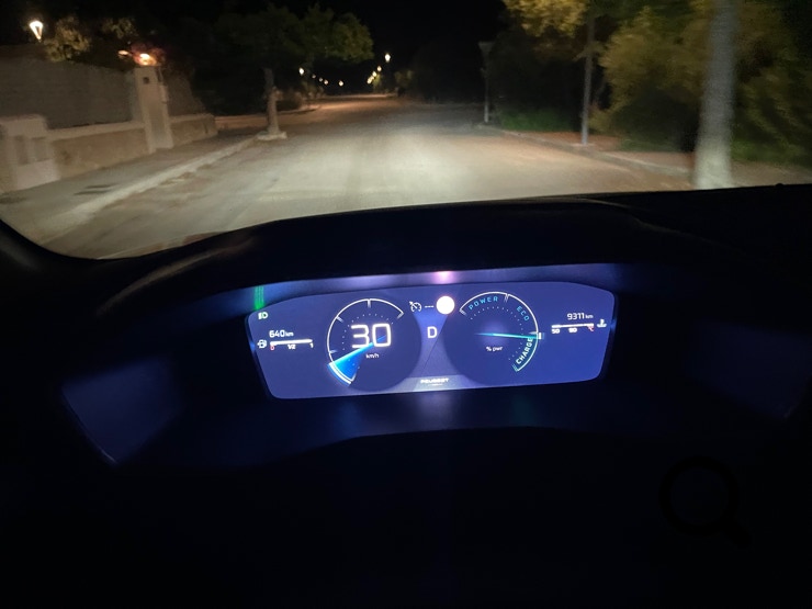 NP-NEARLYPERFECT-PEUGEOT-208HYBRID-TESTING-NPPROFILUPE