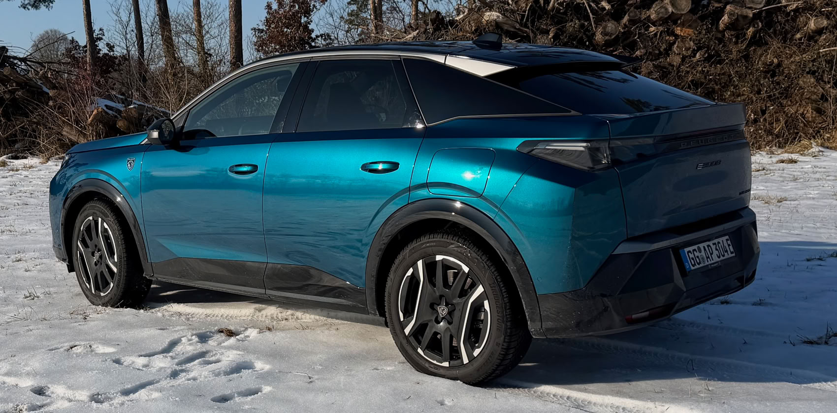 NP NEARLY PERFECT DER VOLLELEKTRISCHE PEUGEOT E-3008 GT UNTER DER NP PROFI LUPE